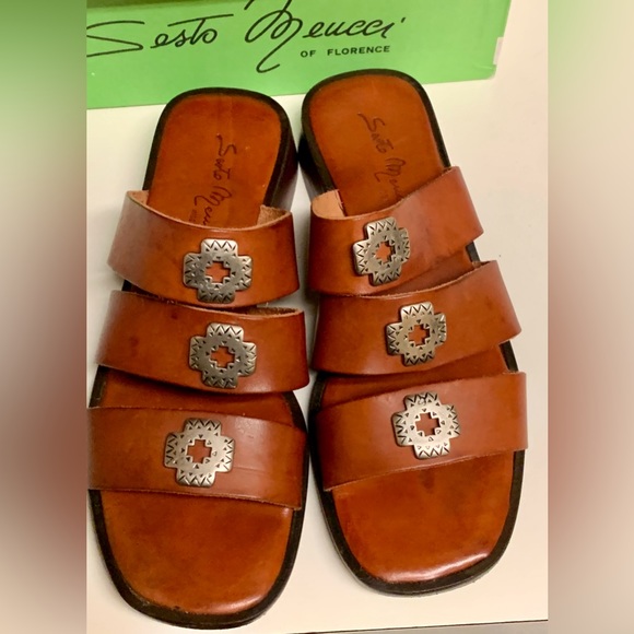 Women's 7 M SESTO MEUCCI Florence Italian Brown Leather Metal Hardware Sandals - Picture 13 of 16